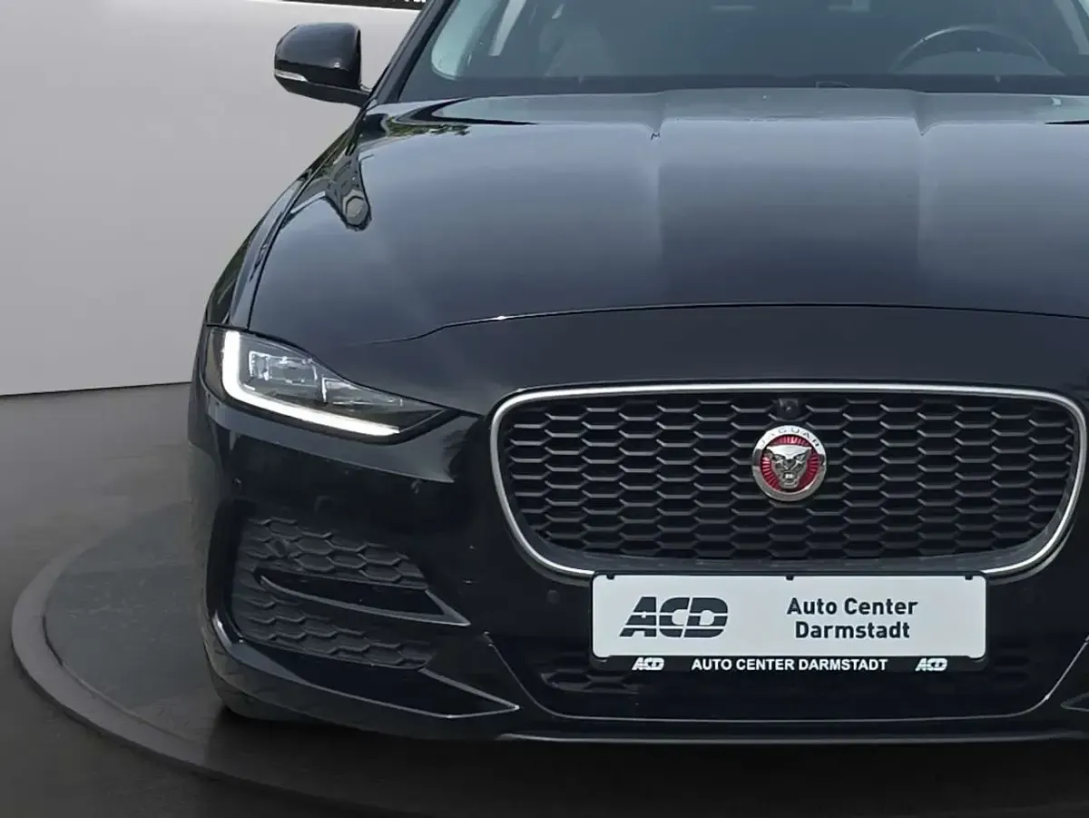 Gebraucht Jaguar XE SE 179 PS (131 kW) 2020 Schwarz Limousine