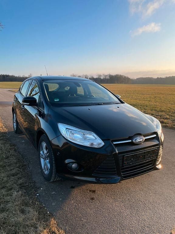 Schwarz Gebraucht 2013 Ford Focus Champions Edition Limousine | 5.299 € (Fairer Preis) - Bild 1/4