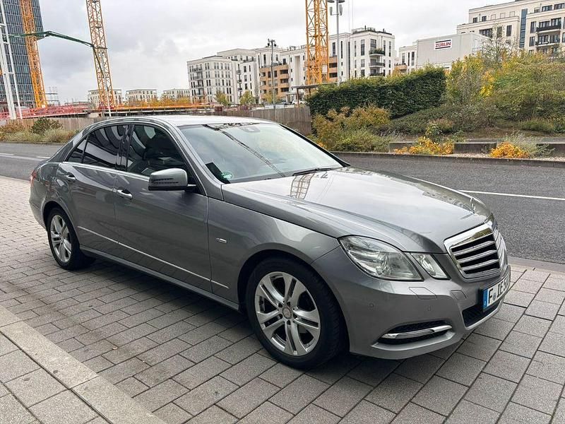 Gebraucht Mercedes E220 Avantgarde 170 PS (125 kW) 2011 Grau Limousine