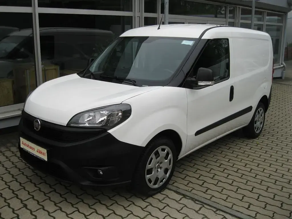 Gebraucht Fiat Doblò 95 PS (69 kW) 2021 Weiß Van / Kleinbus