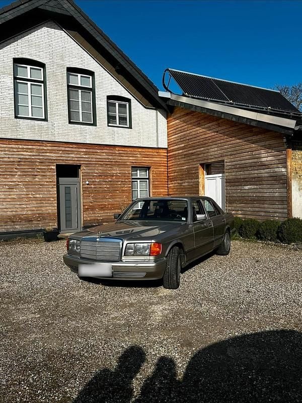 Gebraucht Mercedes E260 160 PS (117 kW) 1988 Andere farben Limousine