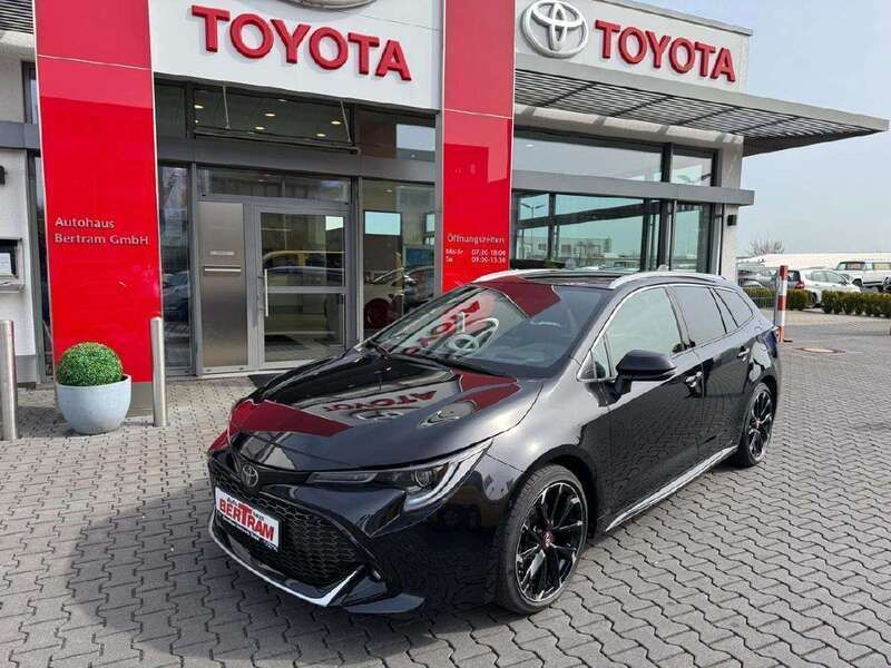 Mysticschwarz metallic Gebraucht 2022 Toyota Corolla Hybrid Edition Kombi | 27.990 € (Etwas zu teuer) - Bild 1/4