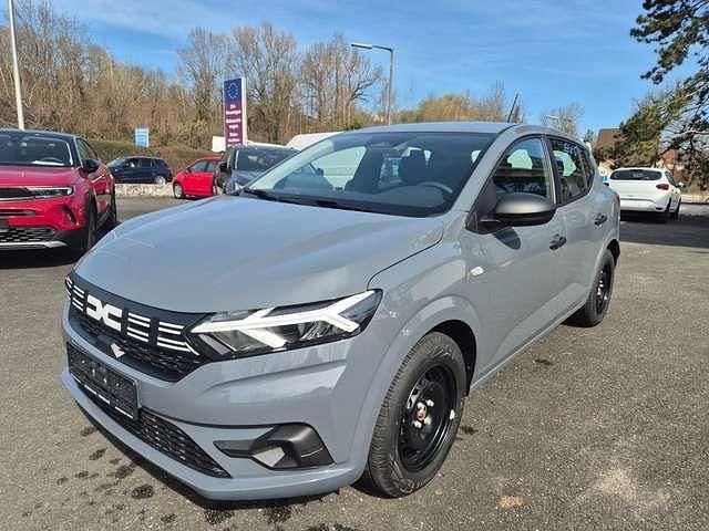 Urban grau Neu 2025 Dacia Sandero Essentiel Kleinwagen | 15.490 € - Bild 1/4
