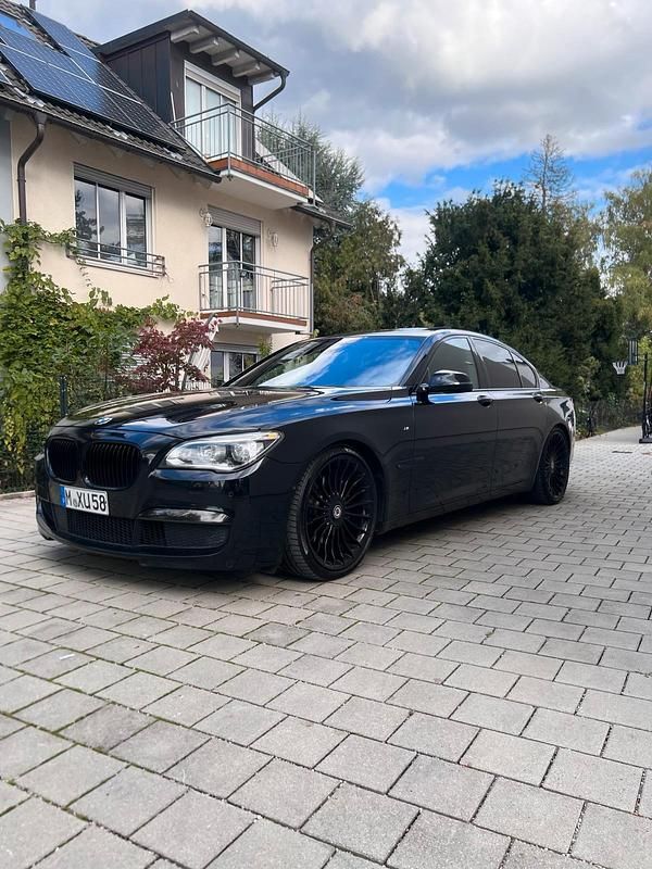 Schwarz Gebraucht 2015 BMW 740 Comfort Edition Limousine | 27.900 € (Teuer) - Bild 1/4