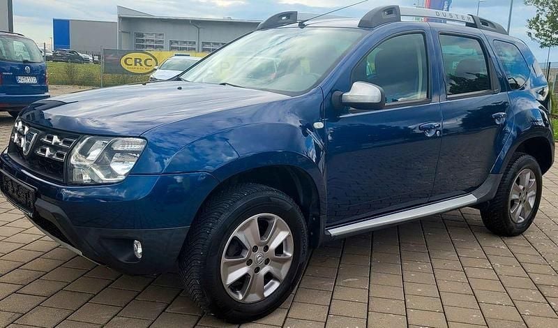 Blau Gebraucht 2015 Dacia Duster Celebration SUV | 7.490 € (Guter Preis) - Bild 1/4