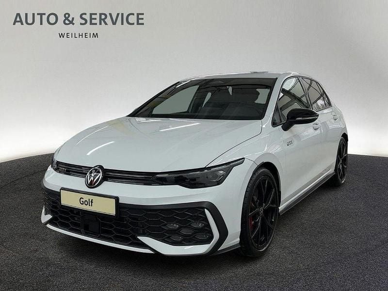 Weiß Neu 2025 VW Golf VIII GTI Limousine | 39.990 € (Superpreis) - Bild 1/4