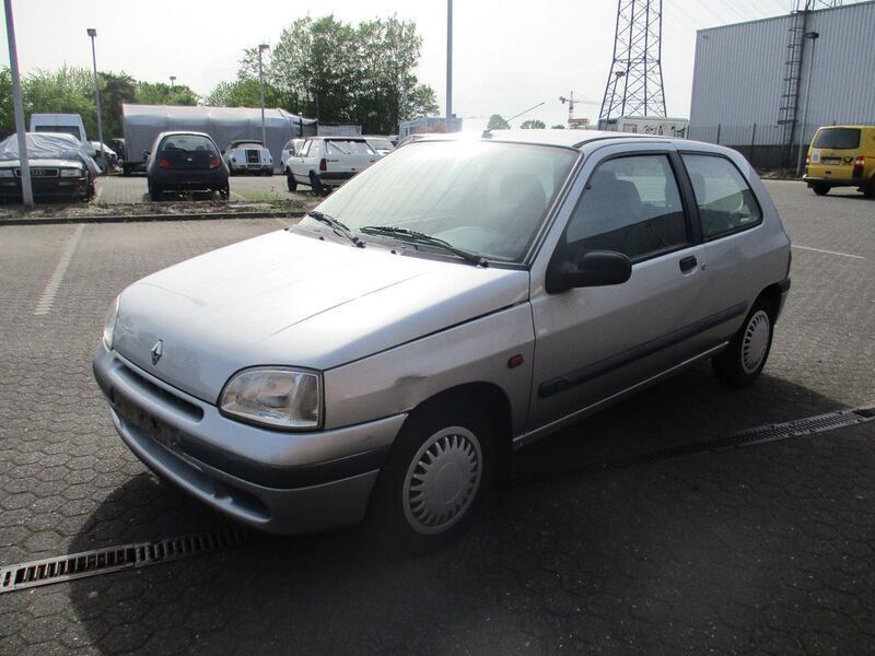 Silber Gebraucht 1996 Renault Clio Kleinwagen | 1.490 € - Bild 1/4