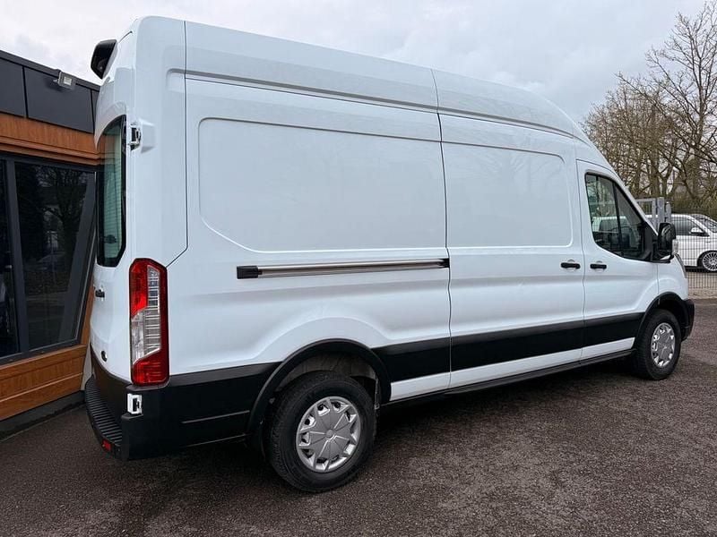 Gebraucht Ford Transit Trend 131 PS (96 kW) 2020 Weiß Van / Kleinbus