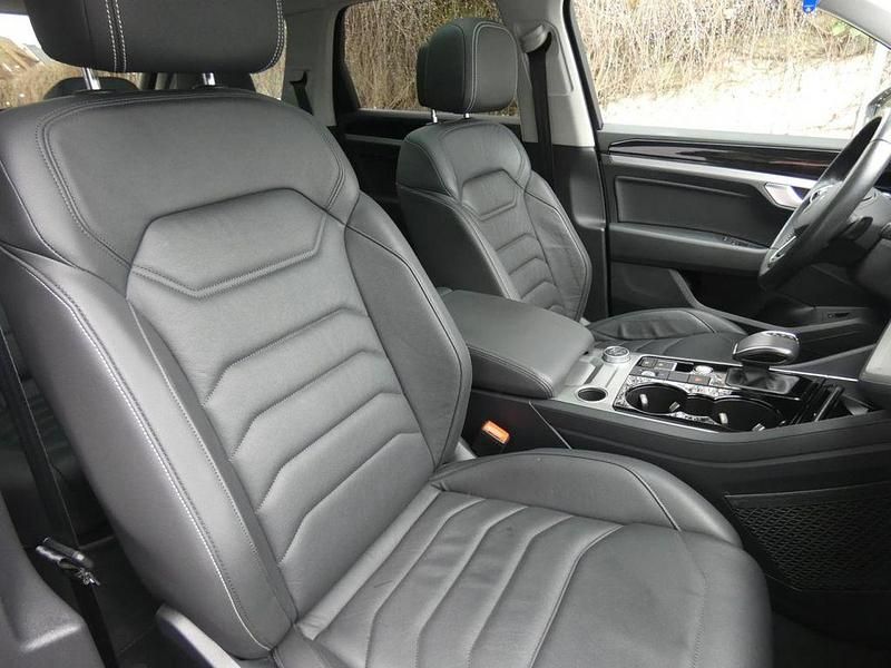 Gebraucht VW Touareg Basis 231 PS (169 kW) 2022 Weiß SUV