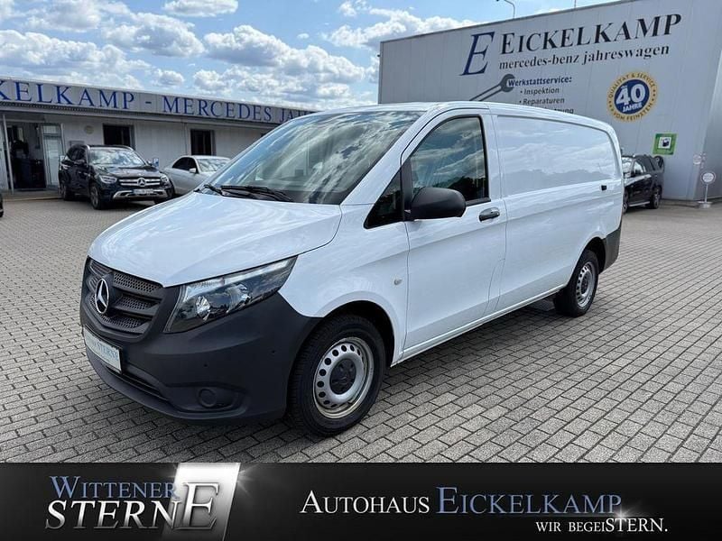 Weiß Gebraucht 2023 Mercedes Vito Van / Kleinbus | 26.775 € (Superpreis) - Bild 1/3