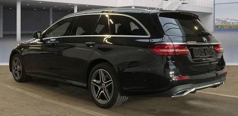 Second-hand Mercedes E300 AMG line 320 CP (235 kW) 2020 Negru Break