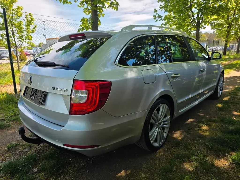 Używany Skoda Superb Elegance 170 KM (125 kW) 2014 Srebrny Kombi