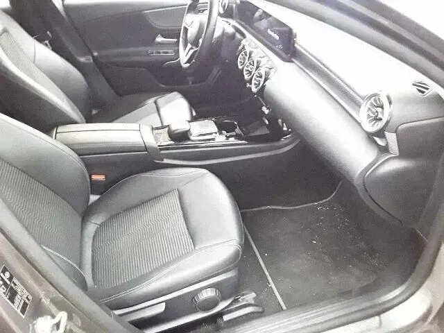 Gebraucht Mercedes A180 Progressive 136 PS (100 kW) 2021 Lack mountaingrau Limousine