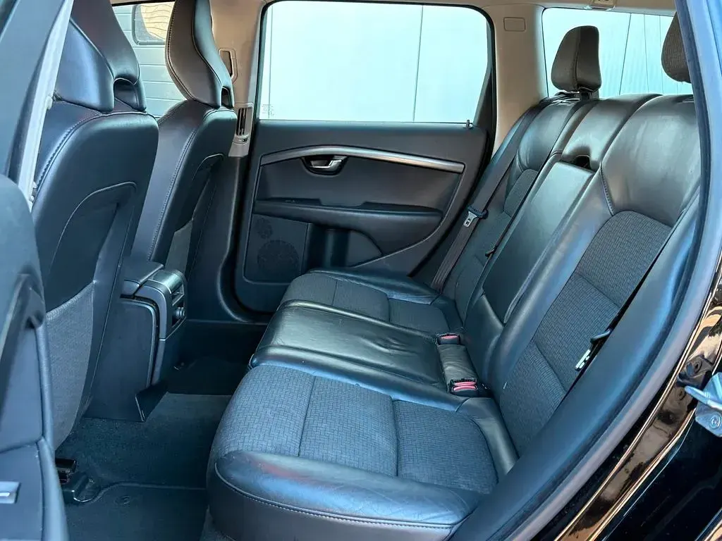 Second-hand Volvo V70 Dynamic 120 CP (88 kW) 2016 Negru Break