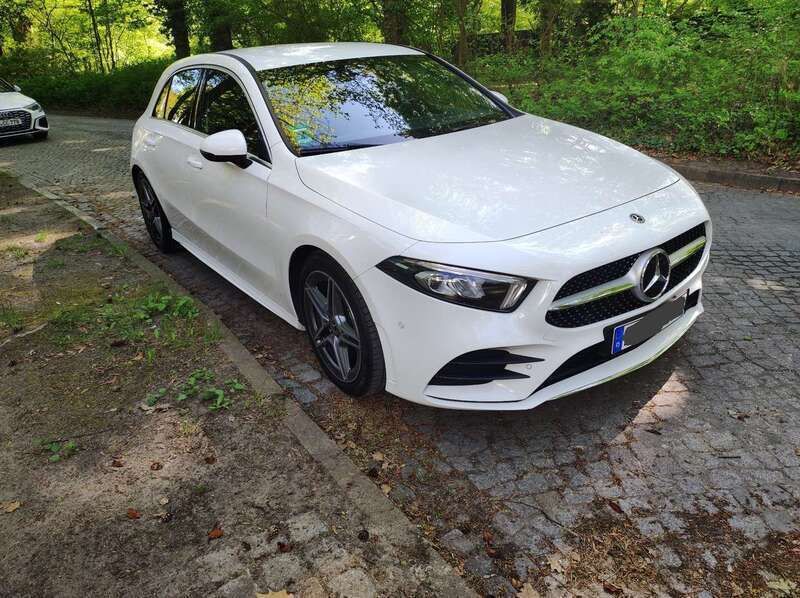 Weiß Gebraucht 2018 Mercedes A200 AMG line Limousine | 21.400 € (Guter Preis) - Bild 1/4