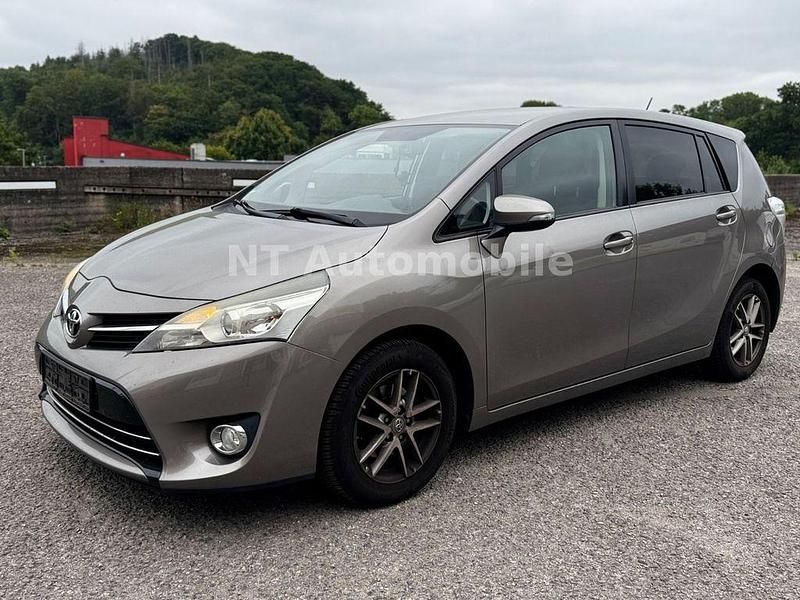 Gebraucht 2015 Toyota Verso Comfort Van / Kleinbus | 6.450 € (Fairer Preis) - Bild 1/4