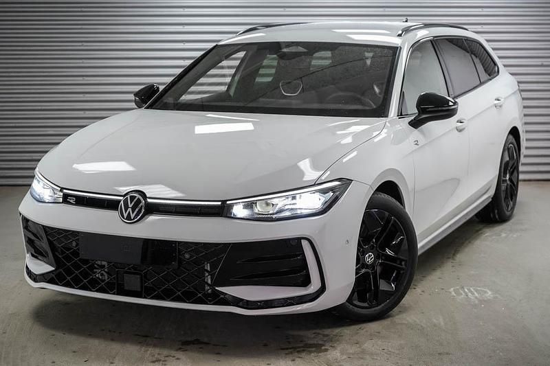 Pure white uni (0q) Gebraucht 2024 VW Passat R-line Kombi | 41.970 € (Etwas zu teuer) - Bild 1/4