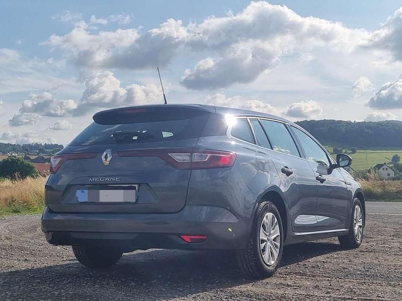 Silber Gebraucht 2017 Renault Mégane GrandTour Kombi | 10.700 € (Fairer Preis) - Bild 1/4