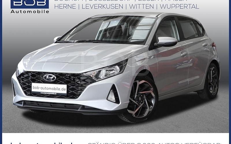 Silber Gebraucht 2023 Hyundai i20 Trend Limousine | 17.370 € (Guter Preis) - Bild 1/4