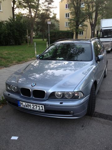 Blau metallic Gebraucht 2002 BMW 530 Kombi | 7.500 € (Fairer Preis) - Bild 1/4
