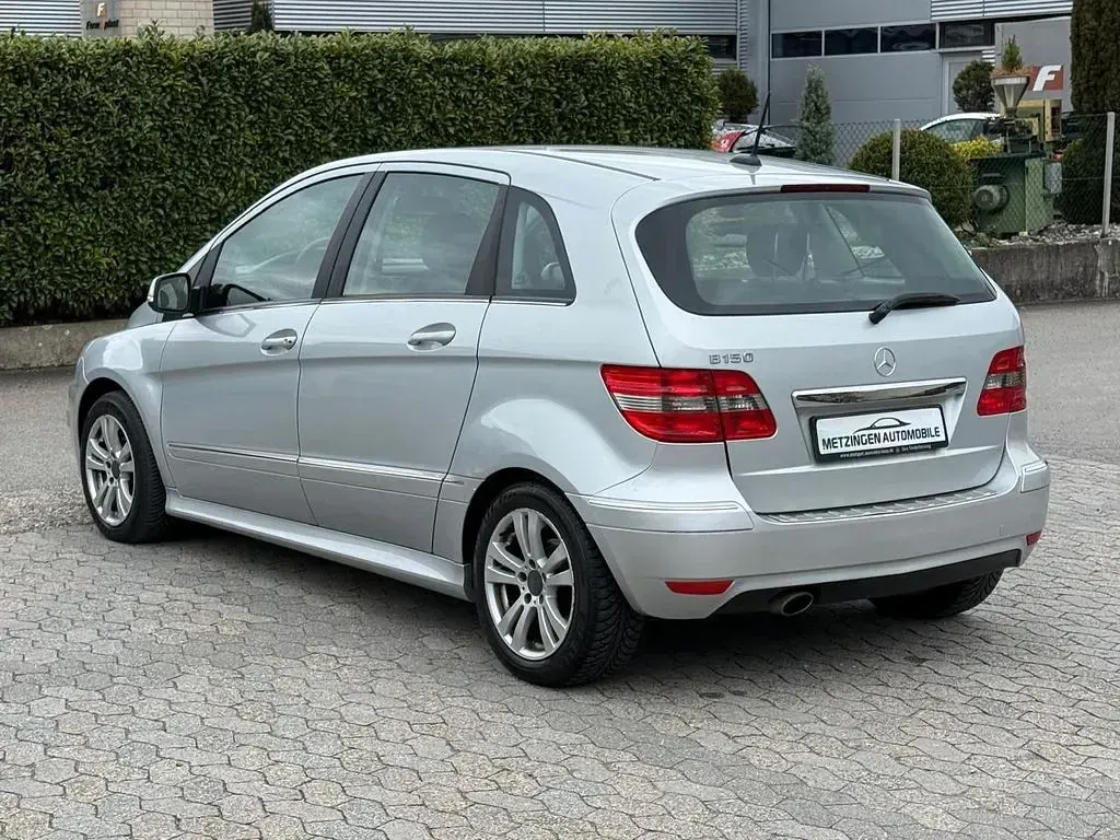 Gebraucht Mercedes B150 95 PS (69 kW) 2009 Silber Van / Kleinbus