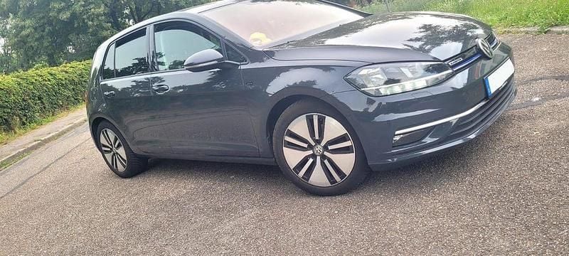 Grau Gebraucht 2018 VW Golf VII Limousine | 9.200 € (Guter Preis) - Bild 1/4