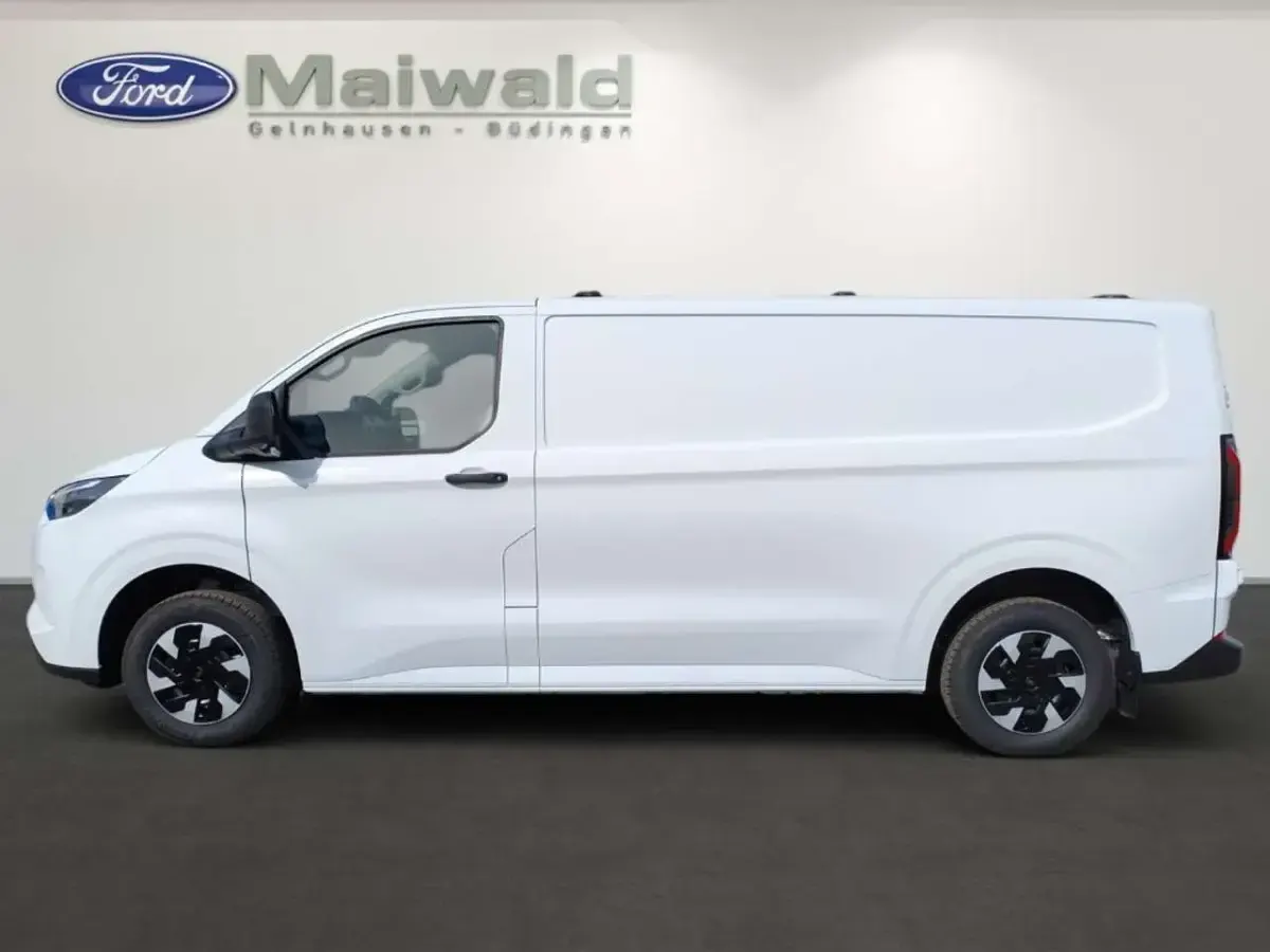 Nowe Ford Transit 160 kW (218 KM) 2026 Biały Minivan