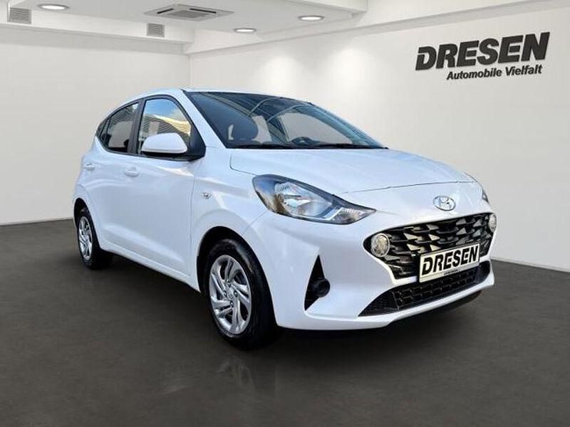 Gebraucht Hyundai i10 Select 67 PS (49 kW) 2023 Weiss Kleinwagen
