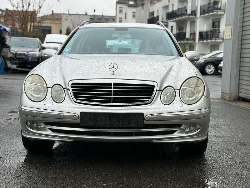Gebraucht Mercedes E220 150 PS (110 kW) 2004 Brillantsilber  metalliclack Kombi
