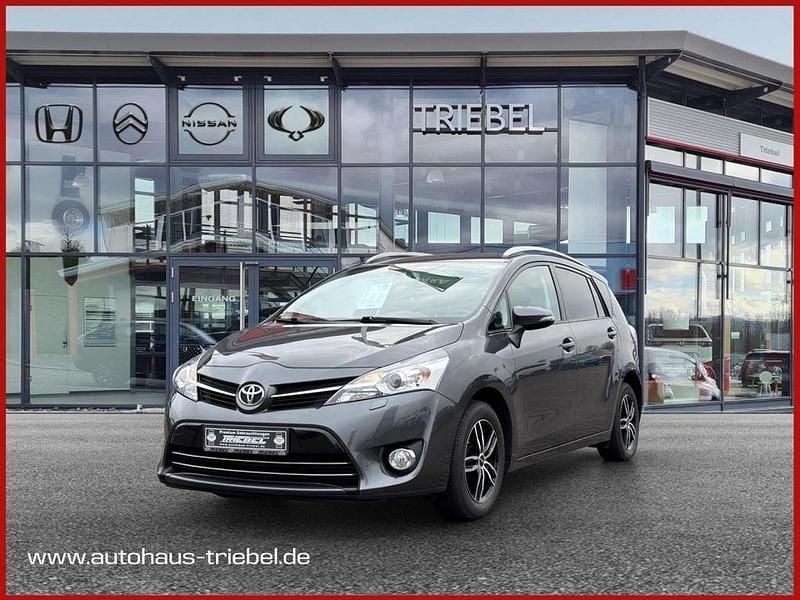 Gebraucht Toyota Verso Executive 147 PS (108 kW) 2015 Grau Van / Kleinbus