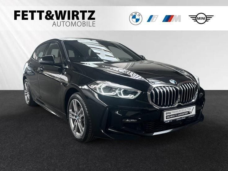 Saphirschwarz metallic Gebraucht 2024 BMW 118 M Sport Kleinwagen | 26.990 € (Guter Preis) - Bild 1/3