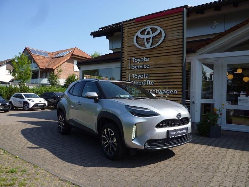 Silber Neu 2025 Toyota Yaris Cross SUV | 31.250 € (Fairer Preis) - Bild 1/4