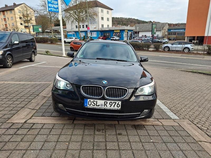 Gebraucht BMW 523 190 PS (139 kW) 2008 Schwarz Kombi