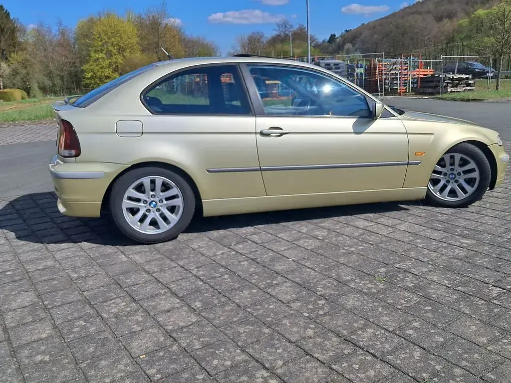 Gebraucht BMW 325 192 PS (141 kW) 2001 Gold Coupé