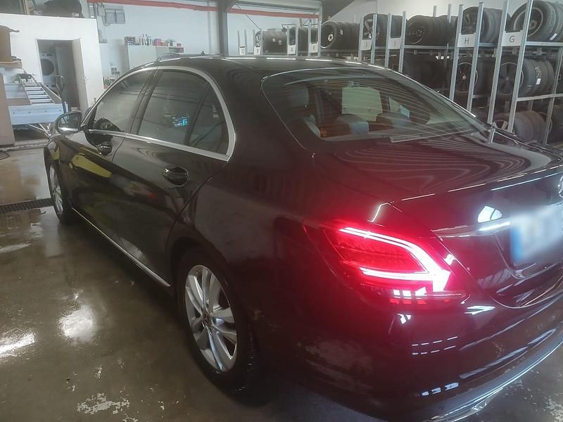 Gebraucht Mercedes C180 156 PS (114 kW) 2018 Schwarz Limousine
