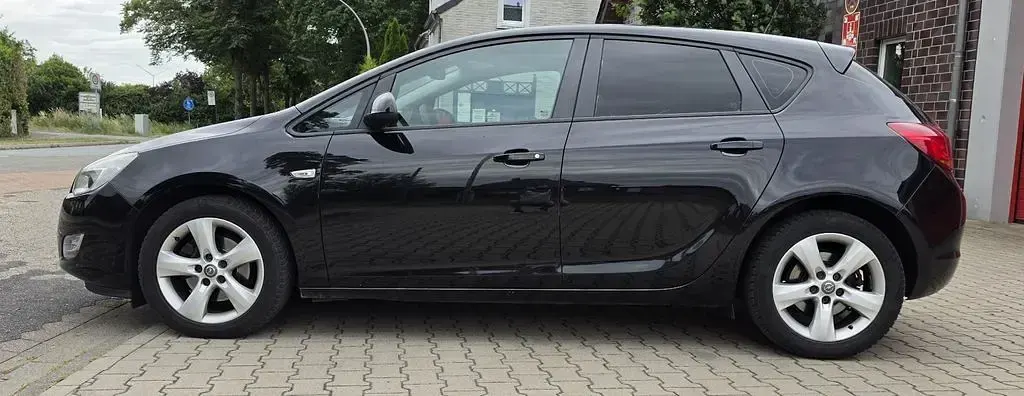Gebraucht Opel Astra Cosmo 110 PS (80 kW) 2010 Schwarz Limousine