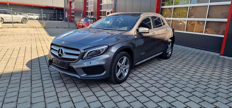 Mountaingrau Gebraucht 2015 Mercedes GLA250 AMG line SUV | 19.900 € (Guter Preis) - Bild 1/4