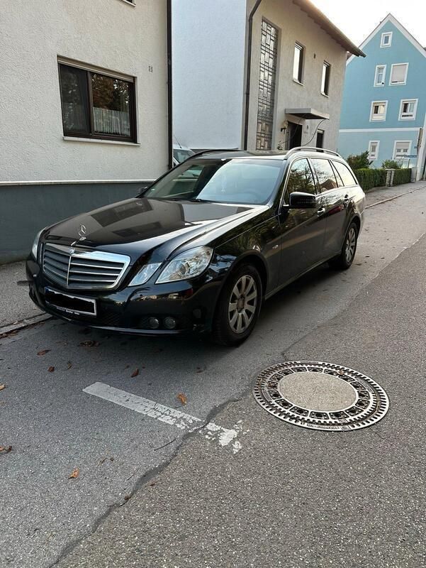Schwarz Gebraucht 2011 Mercedes E200 Kombi | 6.999 € (Superpreis) - Bild 1/4