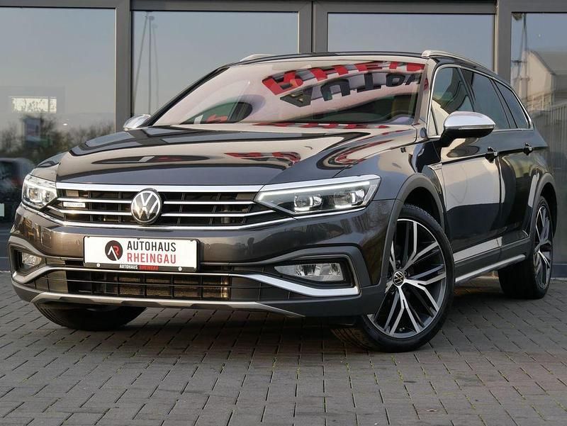 Silber Gebraucht 2021 VW Passat Alltrack Kombi | 29.450 € (Fairer Preis) - Bild 1/4