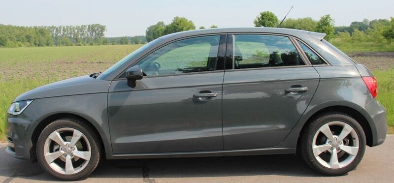 Grau Gebraucht 2018 Audi A1 Sportback Sport Kleinwagen | 13.800 € (Guter Preis) - Bild 1/4