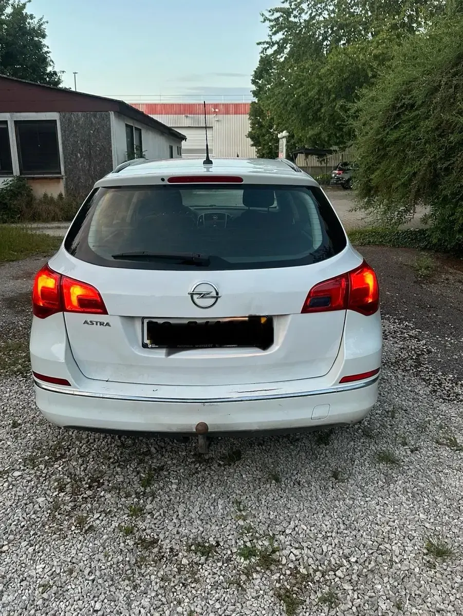 Gebraucht Opel Astra 116 PS (85 kW) 2015 Weiß Kombi