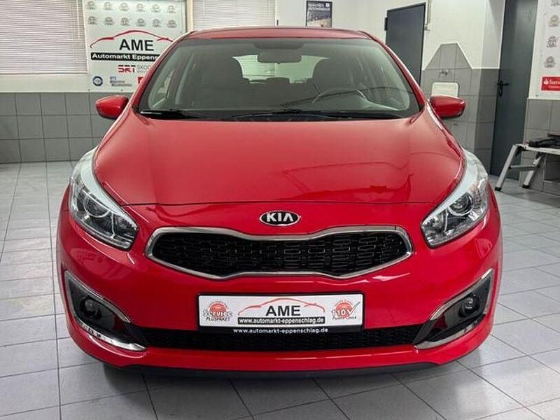 Gebraucht Kia Ceed DREAM-TEAM Edition 101 PS (74 kW) 2016 Rot Kleinwagen