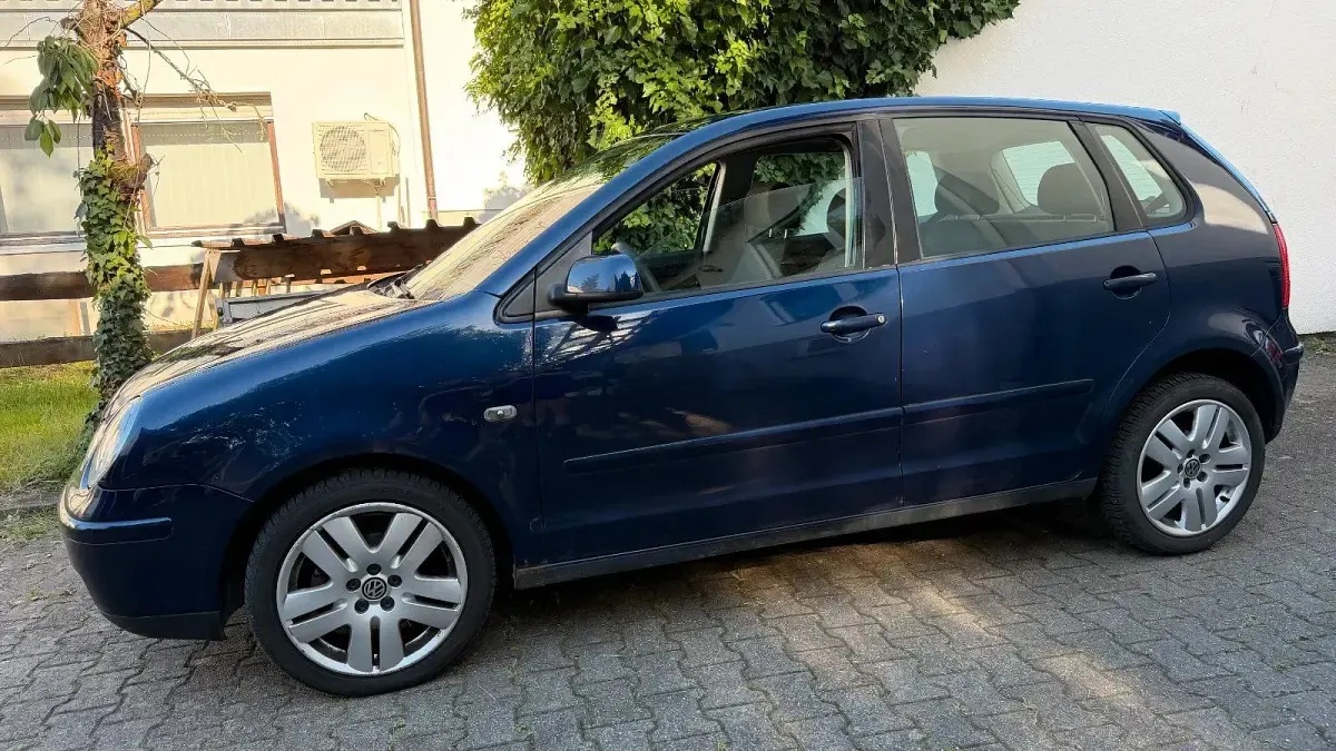 Gebraucht VW Polo 101 PS (74 kW) 2003 Blau Kleinwagen
