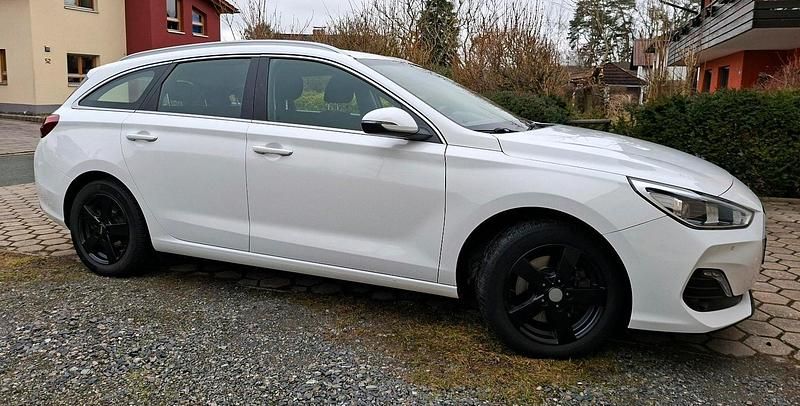 Gebraucht Hyundai i30 140 PS (102 kW) 2019 Weiß Kombi