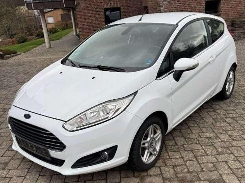 Gebraucht Ford Fiesta Titanium 95 PS (69 kW) 2014 Weiß Limousine