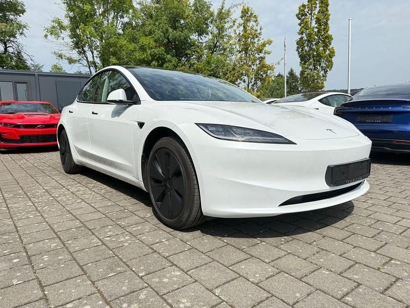 Weiß Gebraucht 2025 Tesla Model 3 Long Range RWD Limousine | 39.950 € (Fairer Preis) - Bild 1/4