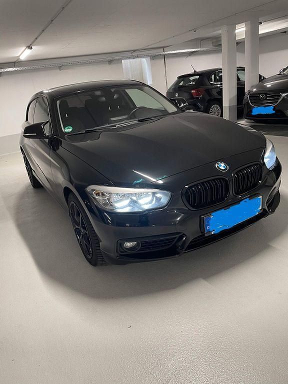 Schwarz Gebraucht 2016 BMW 118 Kleinwagen | 12.999 € (Etwas zu teuer) - Bild 1/4