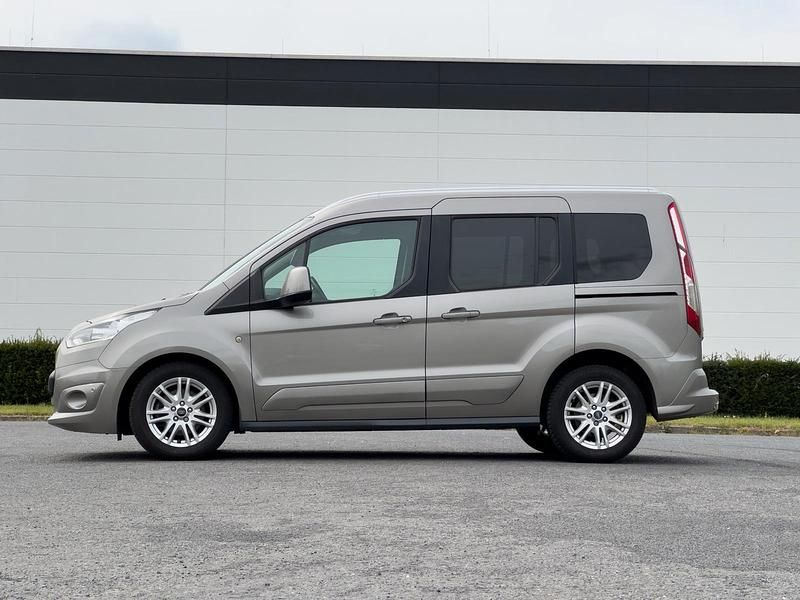 Gebraucht Ford Tourneo Connect Titanium 101 PS (74 kW) 2016 Silber Van / Kleinbus