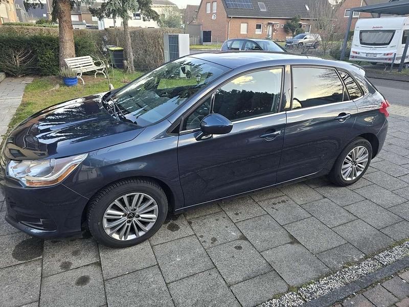 Gebraucht Citroën C4 Tendance 111 PS (81 kW) 2012 Limousine