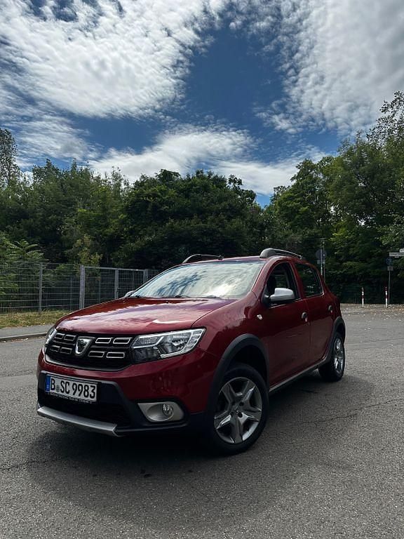 Rot Gebraucht 2019 Dacia Sandero Comfort Kleinwagen | 8.200 € (Superpreis) - Bild 1/4